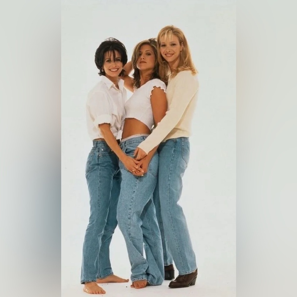 VTG 90s Bill Blass relaxed fit, high-waisted, tapered leg, light wash mom jean 8